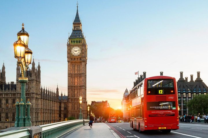 Experience London's iconic sights in one unforgettable day from the majestic Big Ben to the charming red buses all while your local guide shares the city's rich history and secrets.